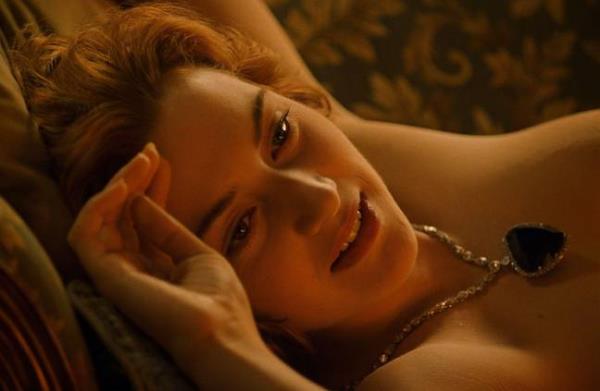 Winslet wears nothing but a necklace in the scene. Credit: Paramount Pictures/ 20th Century Fox